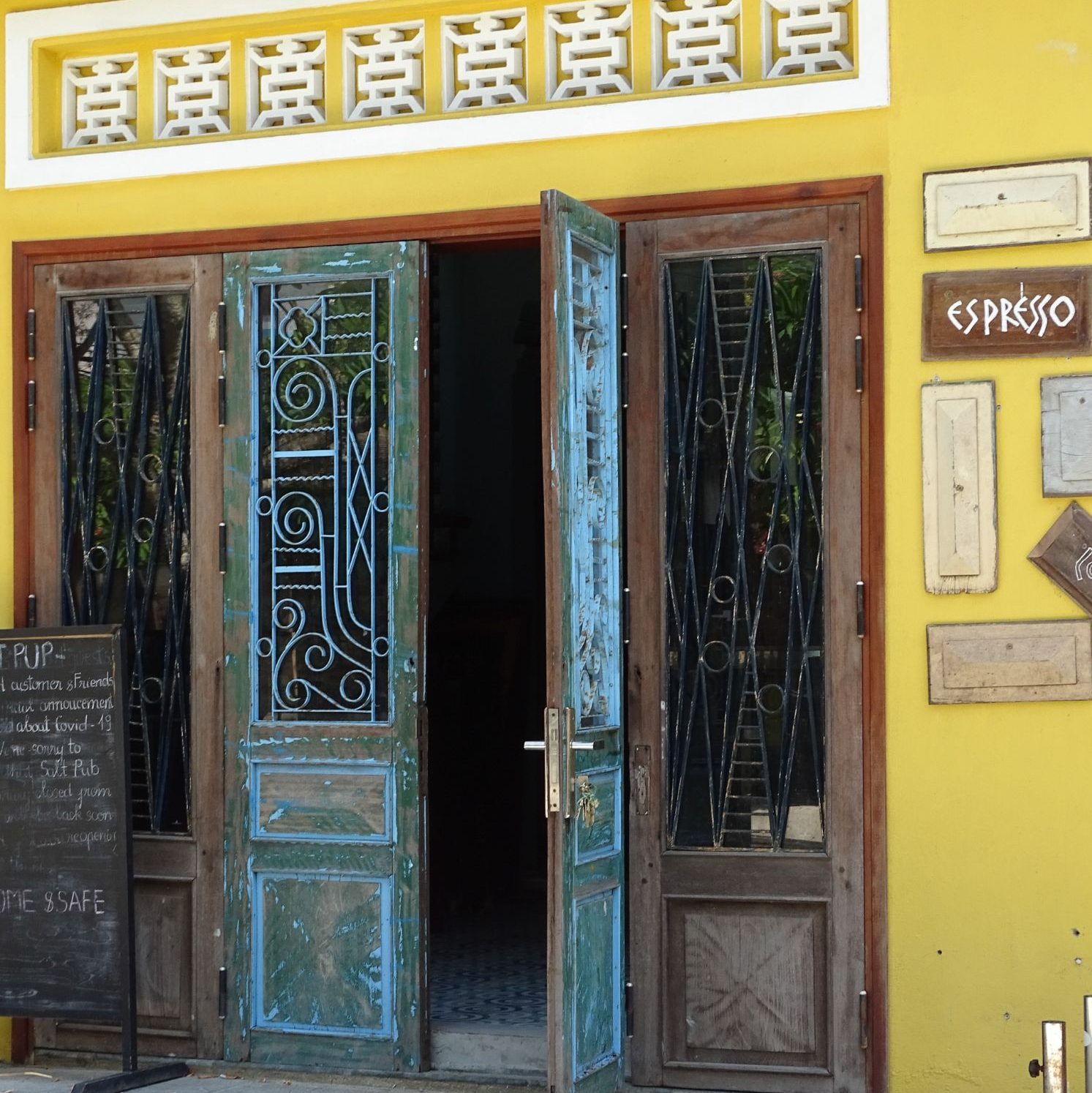 A coffee shop with typical Hoi An architecture